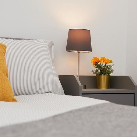 High Spec 2 Bed Apartment W/Parking Available 伦敦 外观 照片