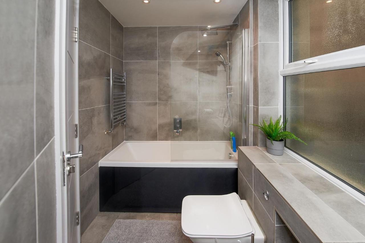 High Spec 2 Bed Apartment W/Parking Available 伦敦 外观 照片